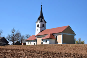 Golobinjek na Dolenjskem je znan po cerkvi svete Uršule.