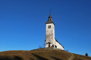 Cerkvica svetega Križa poleg Križne gore.