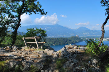 Ojstrica (Bled) je priljubljen cilj družin z otroki, saj se z vrha odpre izvrsten razgled na jezero in Karavanke, kjer še posebej prednjači visoki Stol.