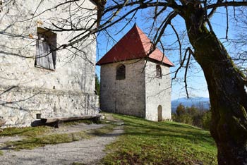 Sveti Ahac je cerkev na Gori blizu znamenitega Turjaka.