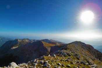 Kalški greben se ponaša z izjemnim razgledom na glavne gore Kamniških Alp.