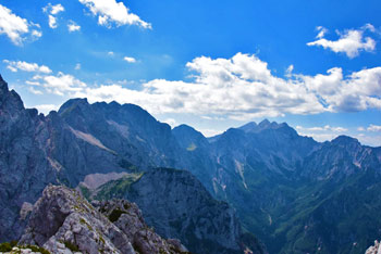 Na Krofički se odpre razgled na najvišje vrhove Savinjskih Alp.