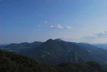 Lajnar ima več planinskih poti, ki vodijo naj, najbolj pa je priljubljena tista, ki vodi s Soriške planine.