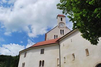 Grad Pišece se nahaja nedaleč stran od gradu Bizeljsko, Kunšperk, Podsreda in Olimje.