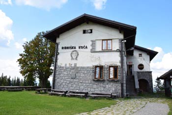 Ribniška planinska koča na Ribniškem Pohorju je poleti zelo obiskana.
