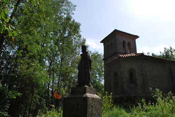 Sveti Pavel nad Ročinjem je samotna cerkvica nad reko Sočo.