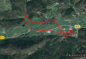 GPS sled nas vodi skozi naselje Motnik in bližnje pašnike.