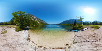 Trst je italijansko mesto ob Tržaškem zalivu, ki se ponaša z zelo lepim obrežjem.