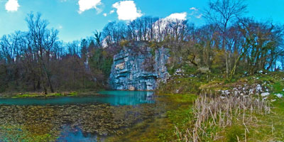 Izvir Krupe je najlepši izvir v Beli krajini in eden najlepših v Sloveniji. Rečica Krupa se pri vasi Gradac izlije v Lahinjo.
