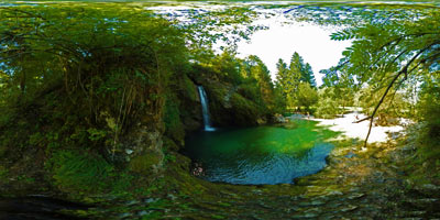 Slap Grmečica je zadnji slap na istoimenskem potoku, ki se nižje izliva v Savo Bohinjko.