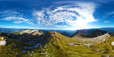 Veliki Raskovec je manj znan vrh v južnem predelu Julijskih Alp visoko nad Bohinjem.